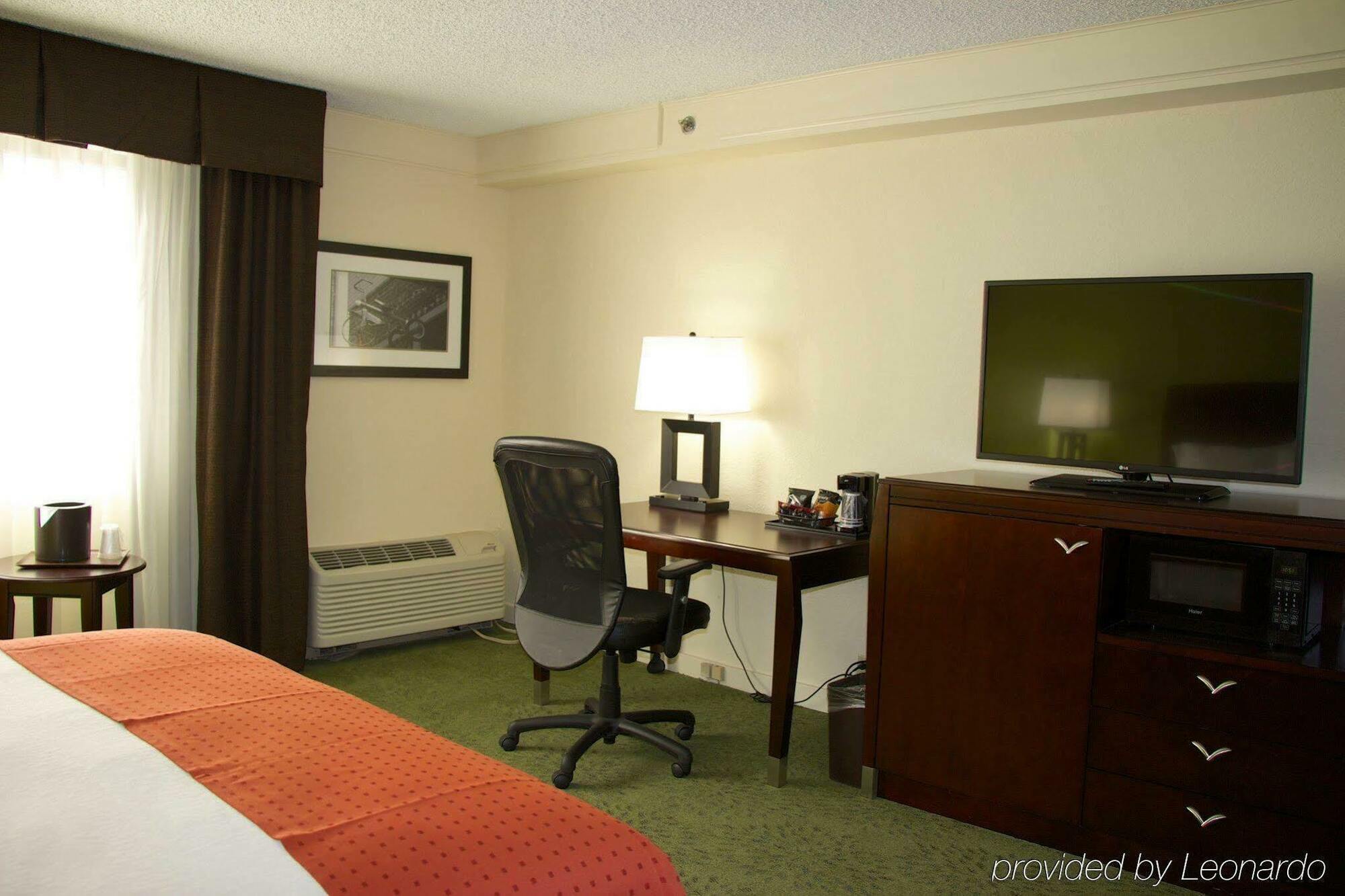 Holiday Inn Athens - University Area Экстерьер фото